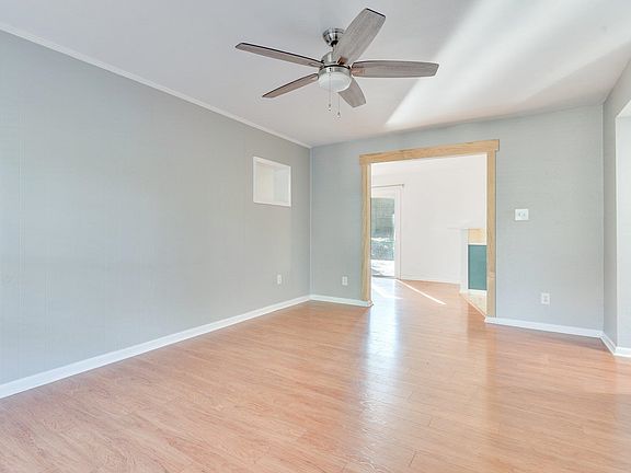 4th image of 901 Willow Ave
