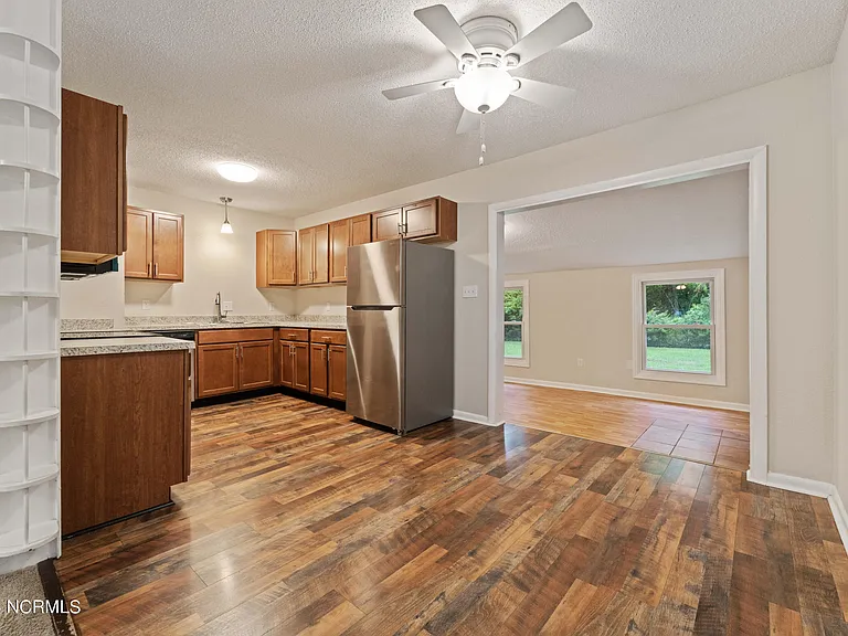 1205 Ormandy Ave — Photo 4
