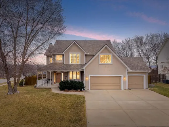 6285 N Nevada Ave, Parkville, MO 64152