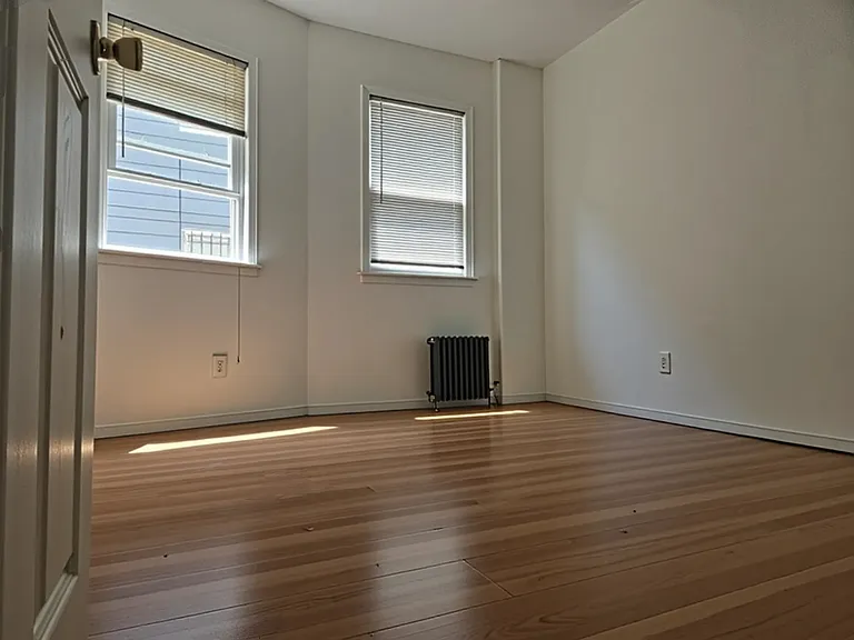 179 E 5th St #1 — Photo 3