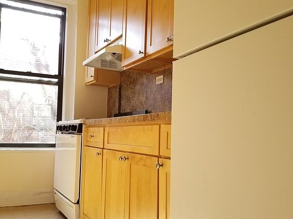 2nd image of 932 Carroll St APT 5A