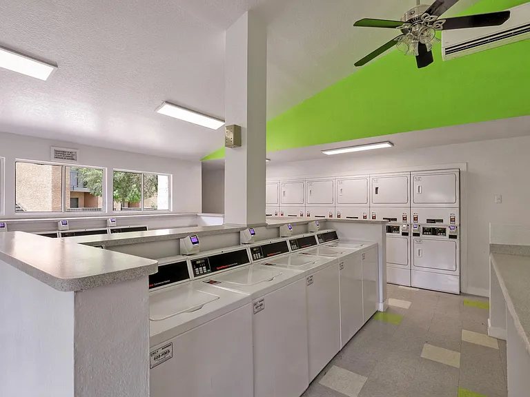 Sorrento Apartments — Photo 23