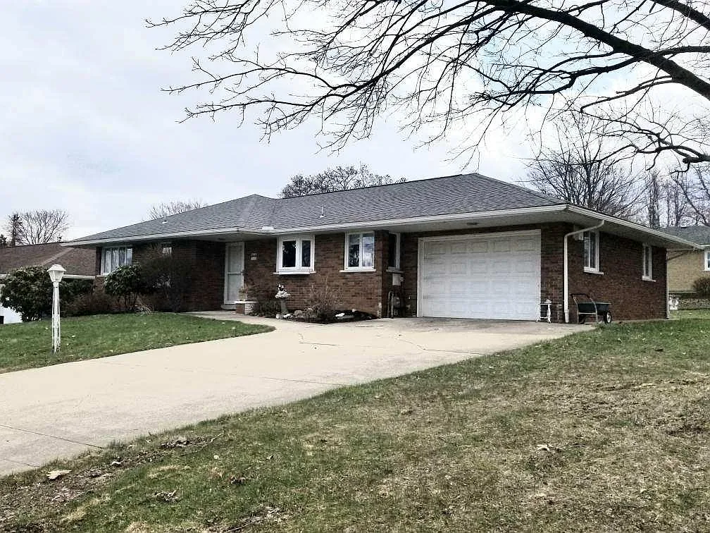 2609 Frontenac Dr photo 1