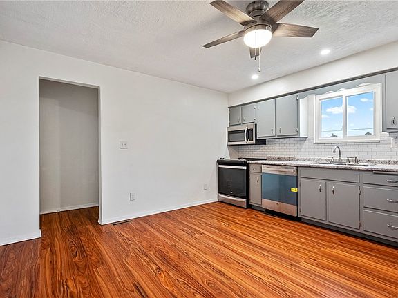 3rd image of 190 Horne Ave