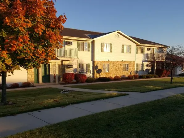 300 Humar St APT 4, West Bend, WI 53095