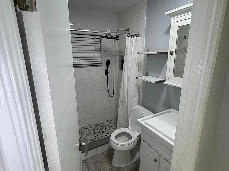 6706 S Himes Ave — Photo 10