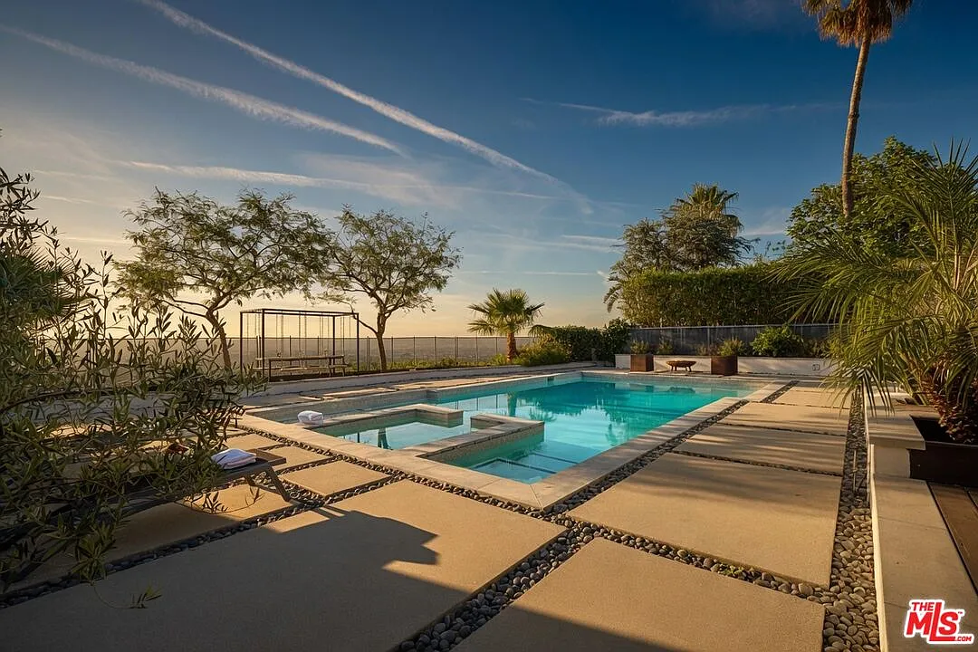 5 bed, 5.5 bath, 4500 sqft, $38,000 — Photo 4
