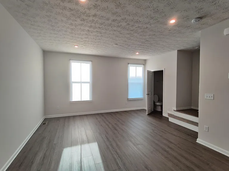 36 Wentworth Ln — Photo 7