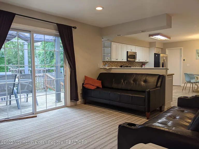 1304 Franklin Ave — Photo 10