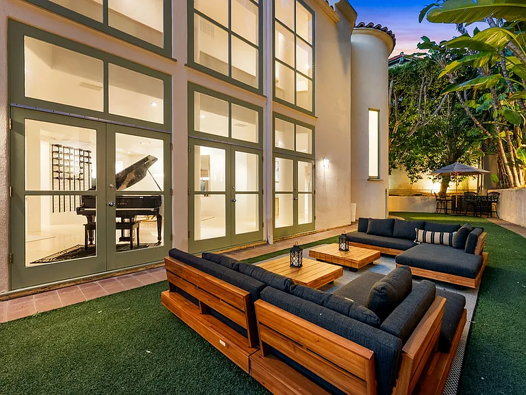 1368 N Doheny Pl — Photo 24