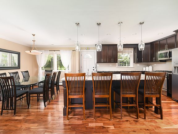 5th image of 2909 Briarwood Dr E
