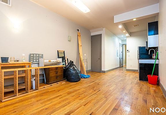 4th image of 218 Stanhope St #1D
