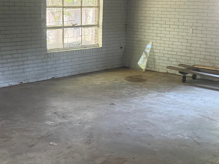 1111 Standish St — Photo 30