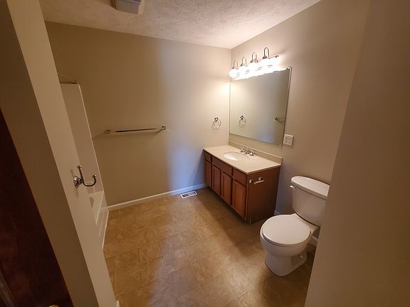 2nd image of 1014 E Grove St #1/2