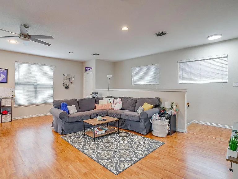 2700 McCart Ave — Photo 10