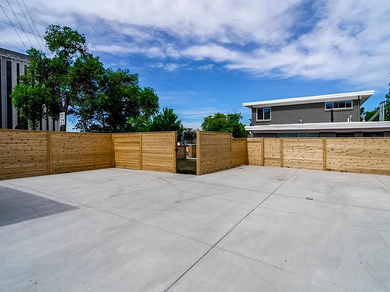 1284 S Harrison St — Photo 22