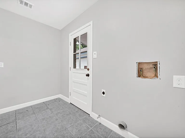 18035 Rolling Creek Dr — Photo 21