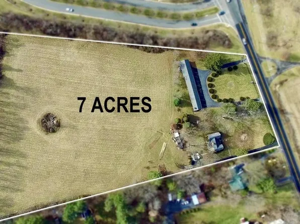 36169 E Loudoun St, Round Hill, VA 20141