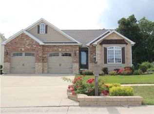 1053 Woodberry Ln, Charleston, IL