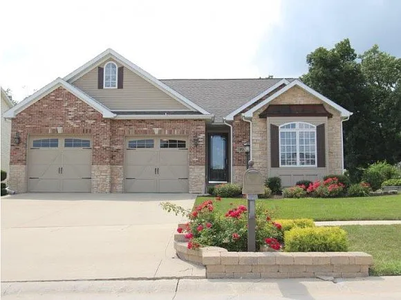 1053 Woodberry Ln photo 1
