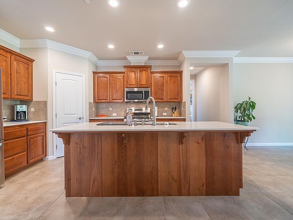 3rd image of 6465 Beretta Ln