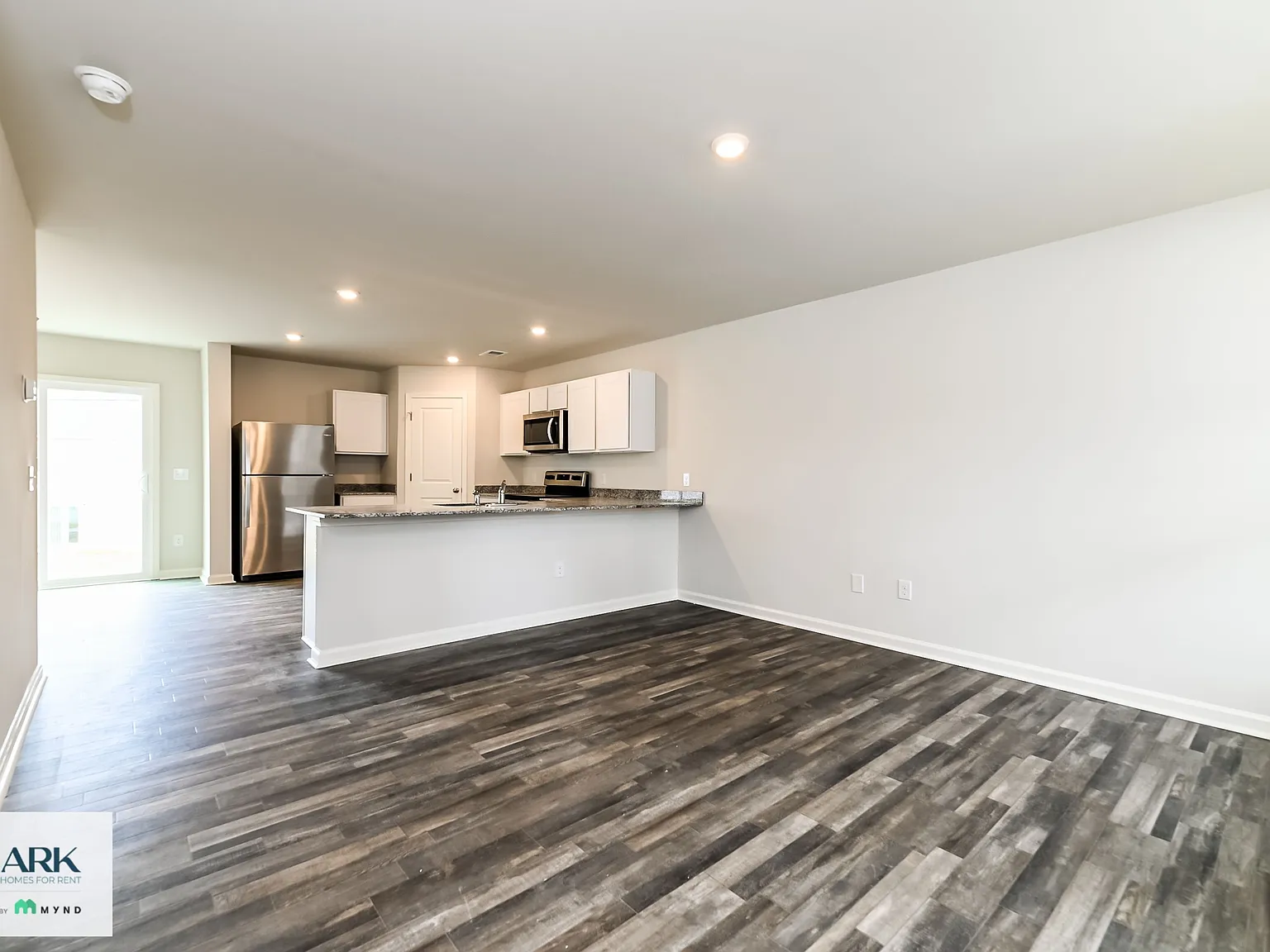 4 bed, 3.0 bath, 1774 sqft, $1,974 — Photo 2
