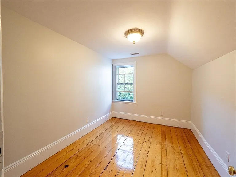 12 Adella Pl — Photo 30