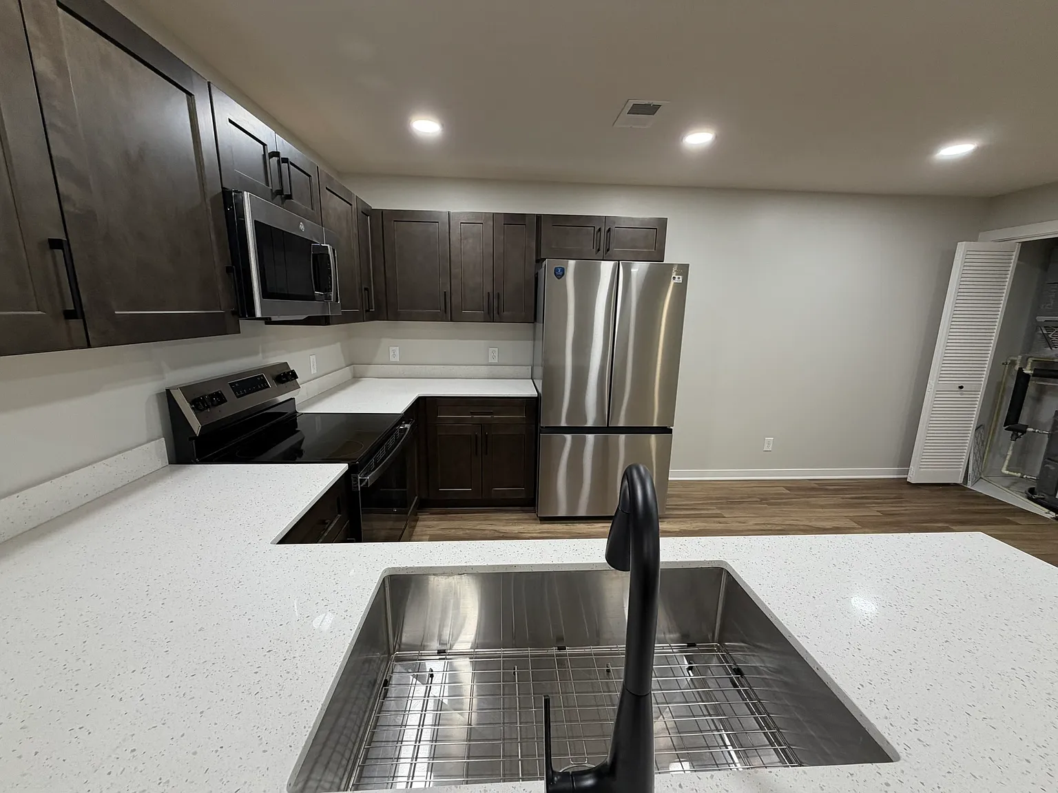2 bed, 1028 sqft, $1,600 — Photo 4