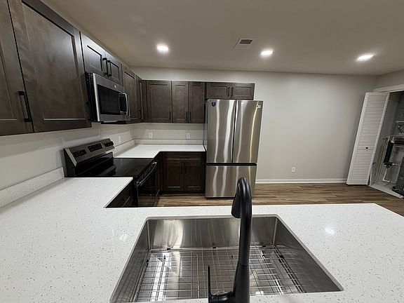 4th image of 2009 Franklin St #4