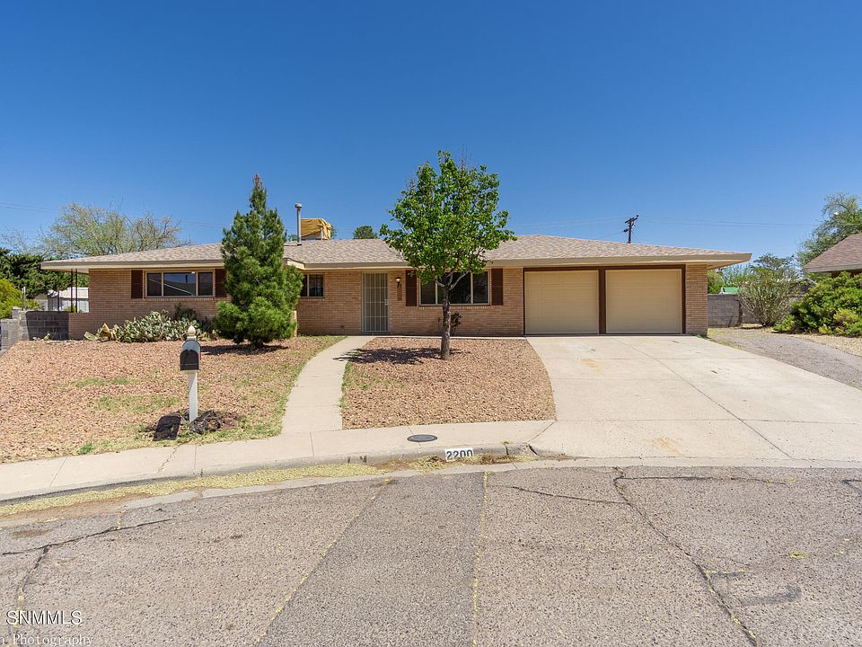 1st image of 2200 Desert Cir