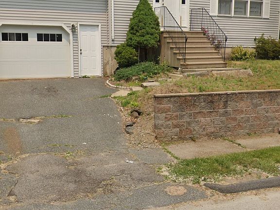 3rd image of 25 Travis St
