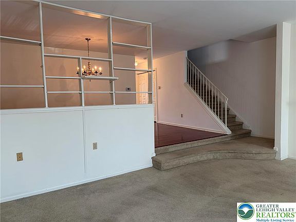 3rd image of 1004B Briarwood Dr