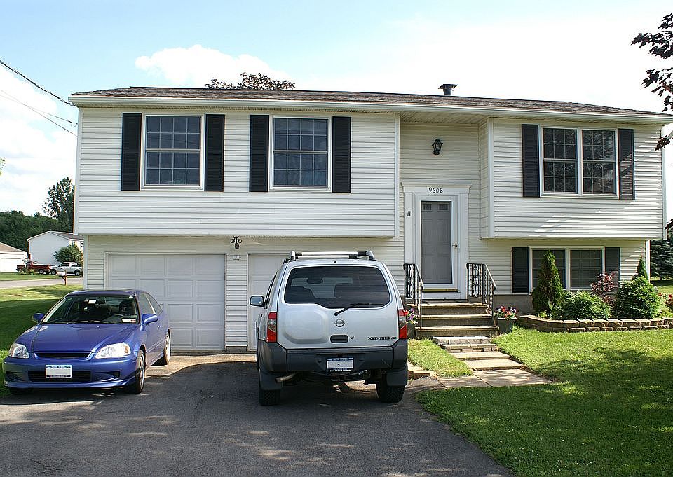9608 Chapman Rd. - Front