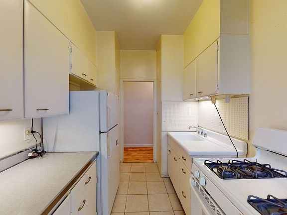 4th image of 80 La Salle St APT 4A