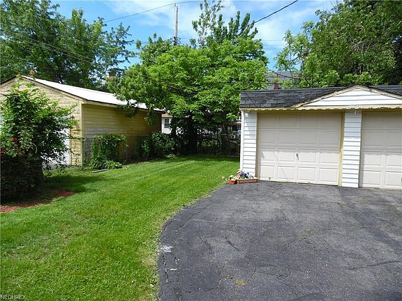 5th image of 12813 Christine Ave