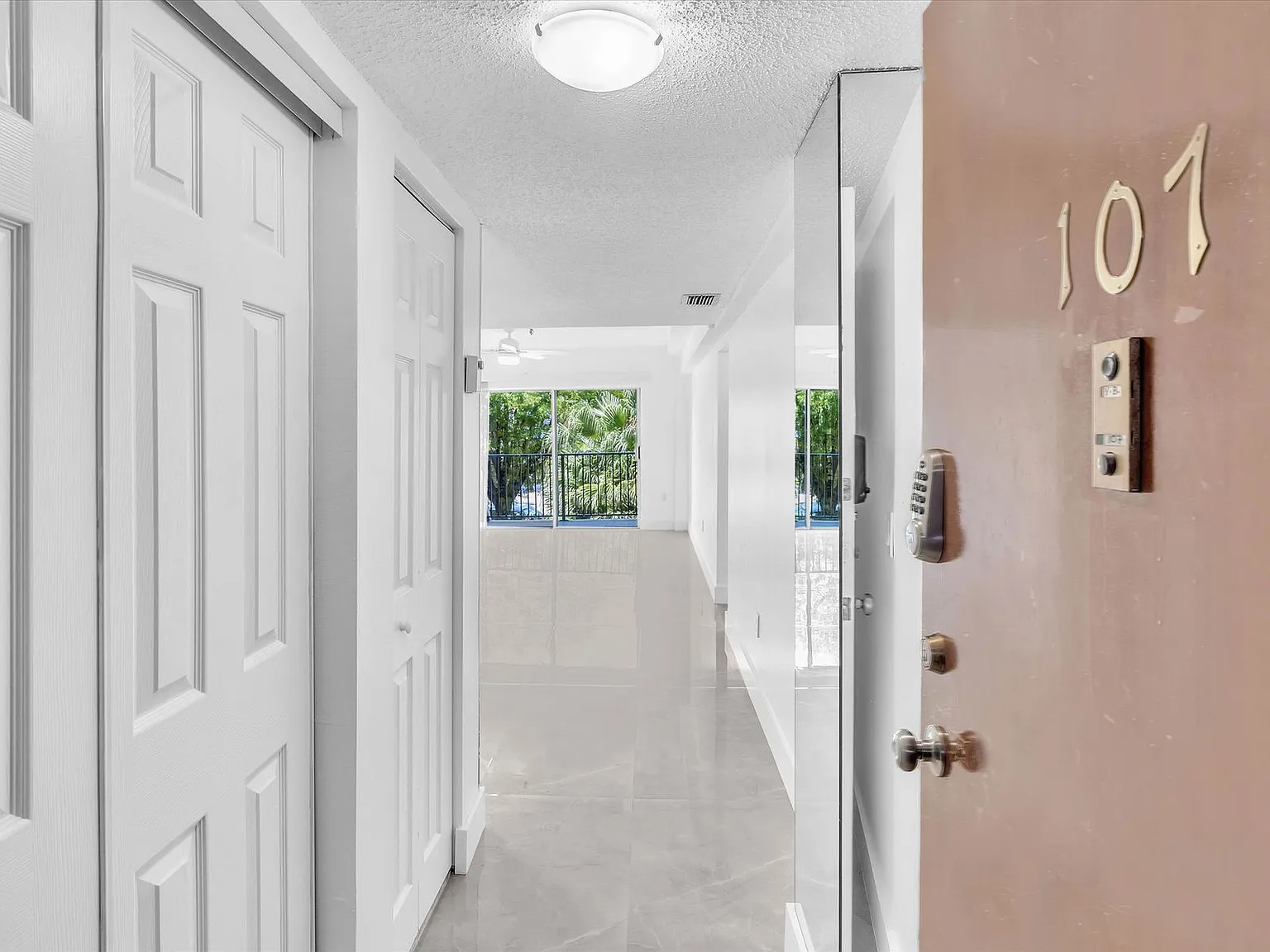 2 bed, 2.0 bath, 970 sqft, $3,000 — Photo 1