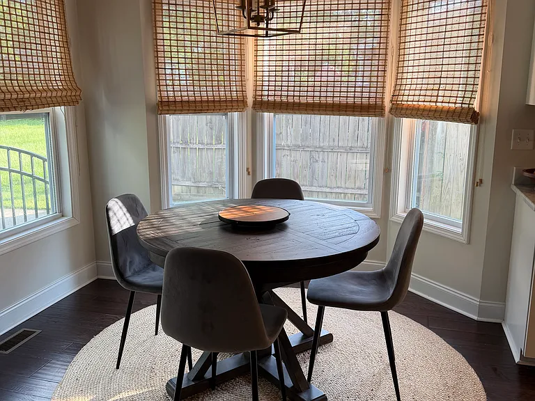 256 Bassett Ave — Photo 5