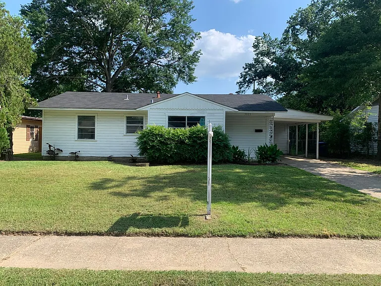 3003 Hillcrest Ave — Photo 2