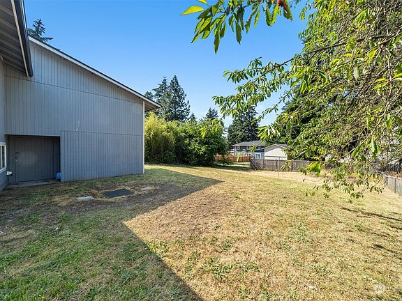 3rd image of 215 175th Street E