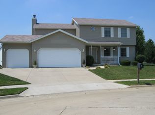 9 Hayloft Rd, Bloomington, IL 61704