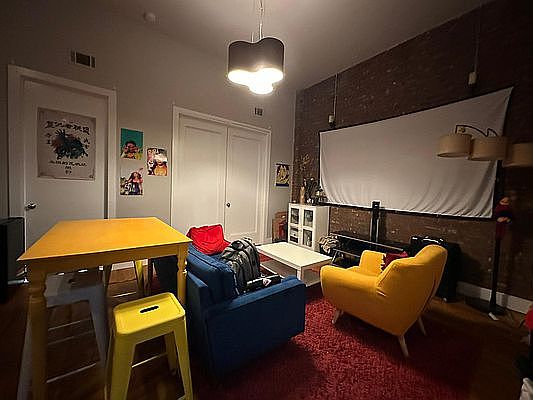 4th image of 667 Evergreen Ave #5