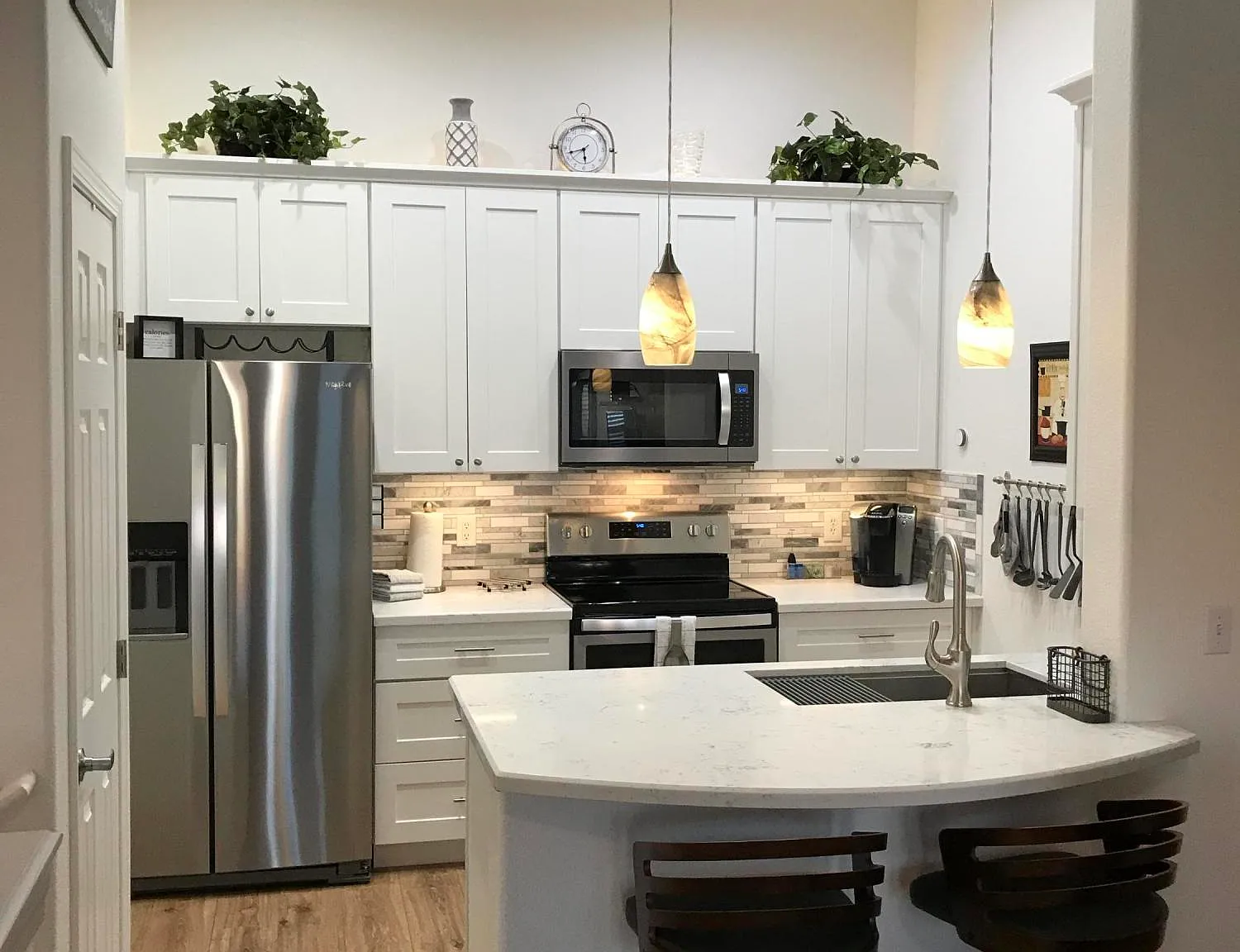 1 bed, 1.0 bath, 892 sqft, $1,950 — Photo 2
