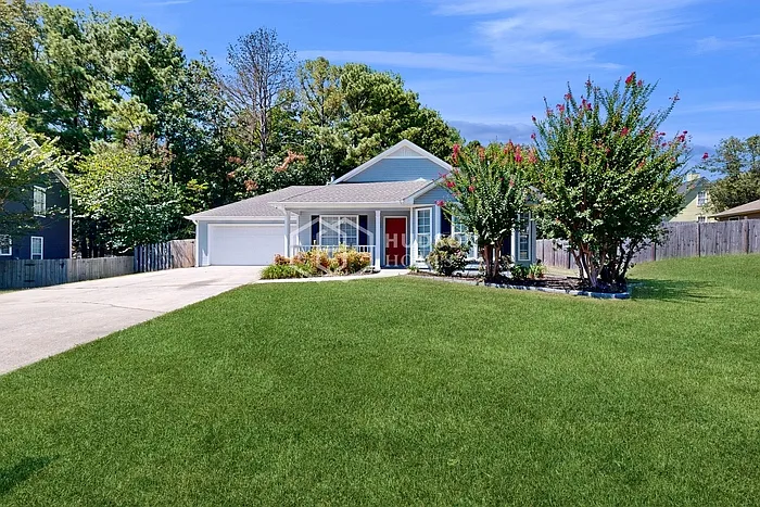 3 bed, 2.0 bath, 1553 sqft, $1,930 — Photo 3