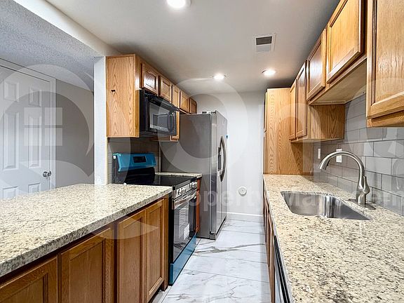 3rd image of 424 W Brown Rd Unit 109