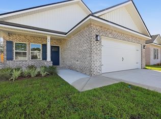 58 Spooner St, Defuniak Springs, FL 32433
