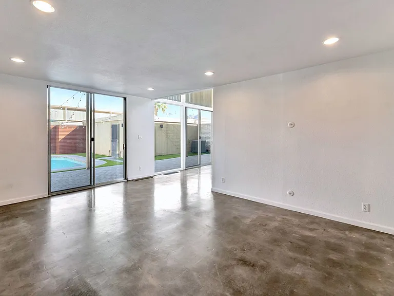 1615 E Maryland Ave — Photo 11