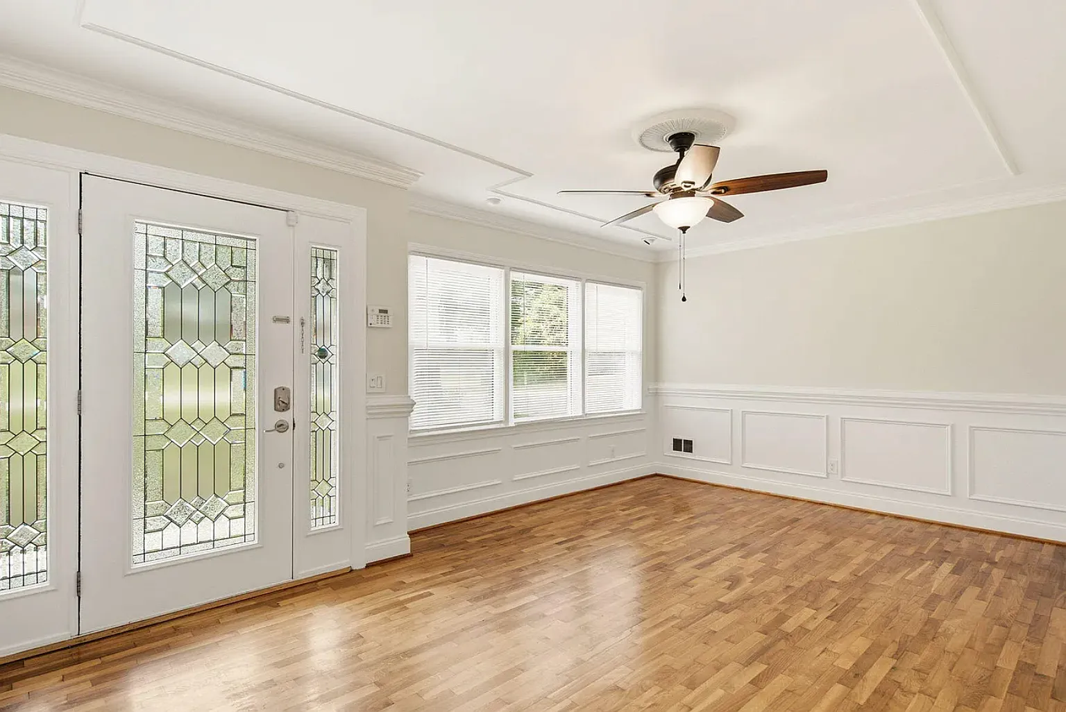 3 bed, 1250 sqft, $2,650 — Photo 3