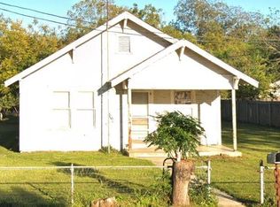 100 S Brazos St, Lockhart, TX 78644