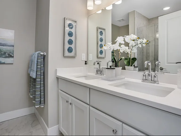777 Canterbury Ln — Photo 15