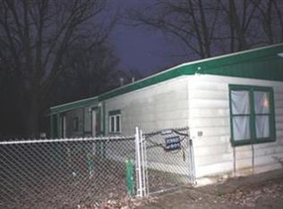 581 Lake Shore Dr, Hebron, IN 46341